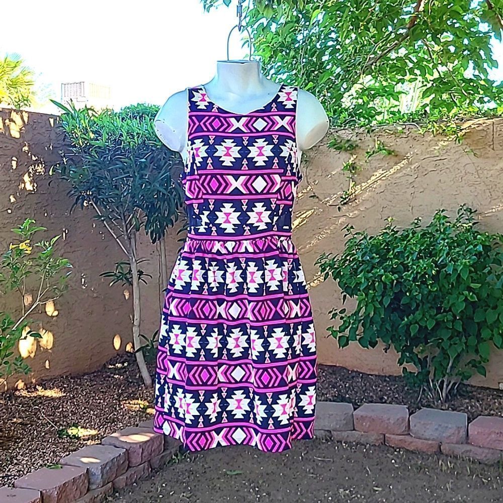 Monteau Dress with Waistline Cutouts Size Large (more like M) EUC